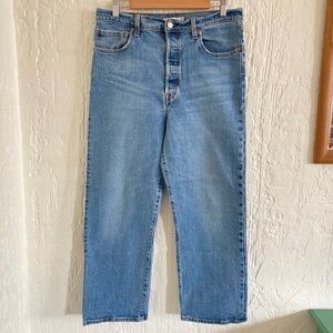 Levi's Women's Straight Leg Jeans - Medium Blue